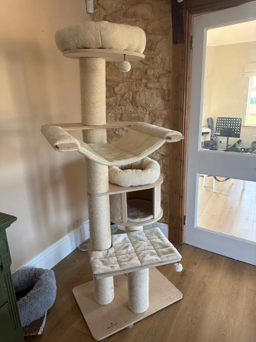 Large Cat tree - Image 1