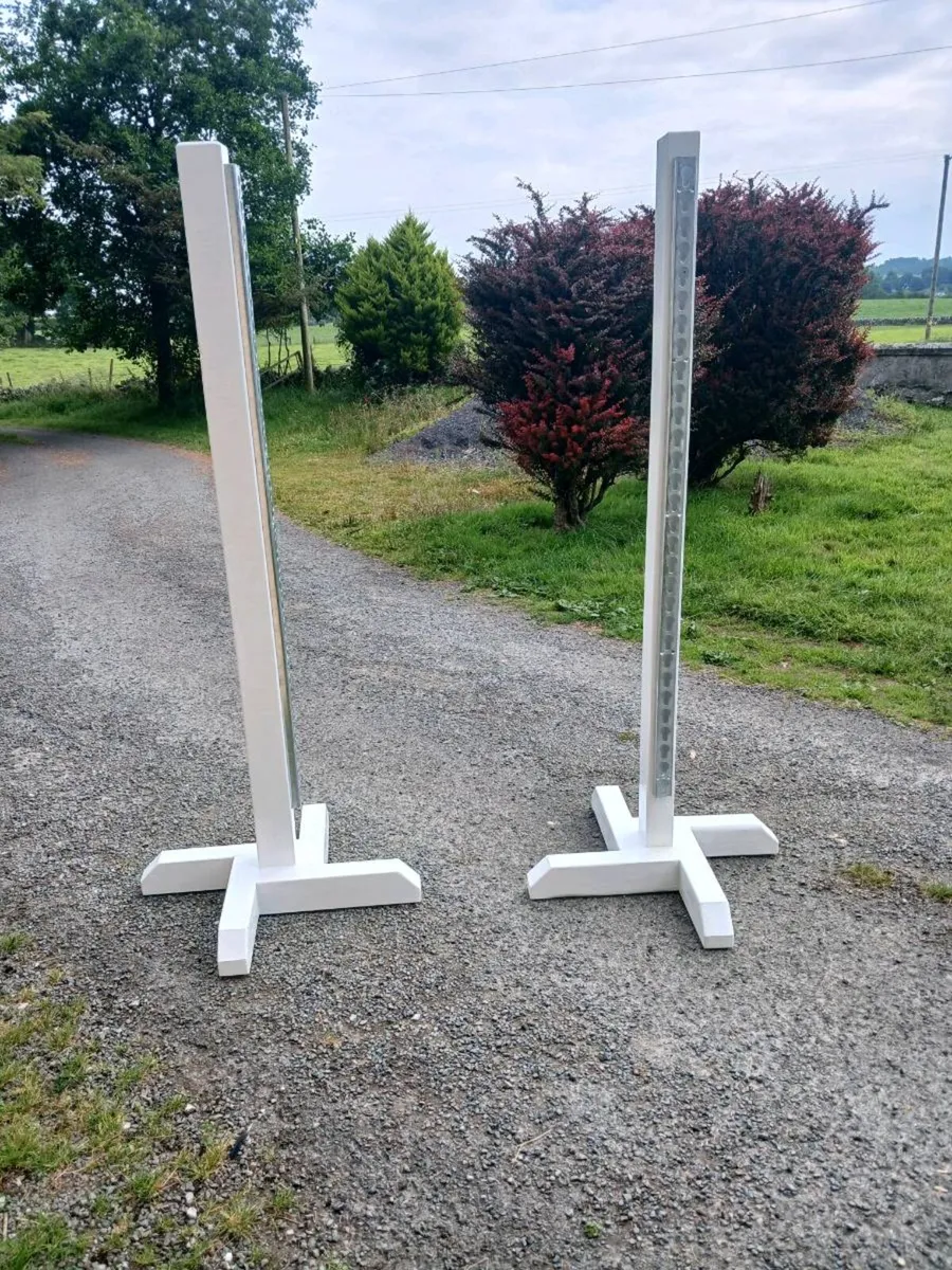Horse jumps - Image 1