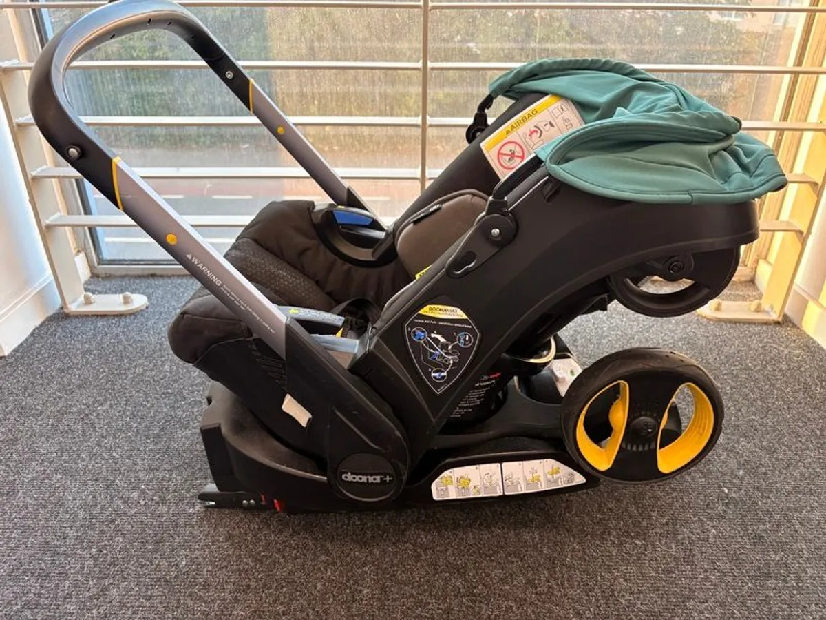 Doona+ Car Seat & Stroller - Full Set with ISOFIX Base, Rain Cover, Newborn Insert & Travel Bags - Image 1