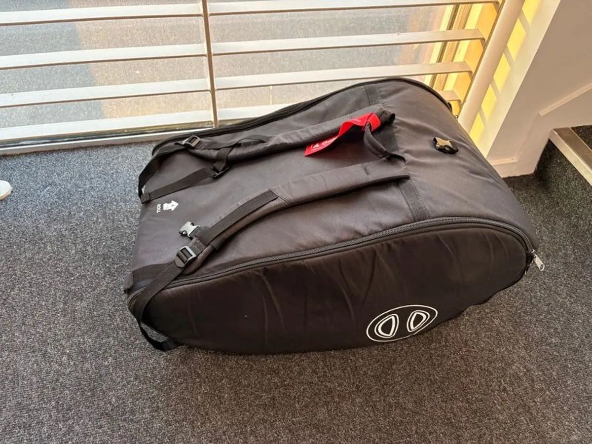 Doona+ Car Seat & Stroller - Full Set with ISOFIX Base, Rain Cover, Newborn Insert & Travel Bags - Image 3