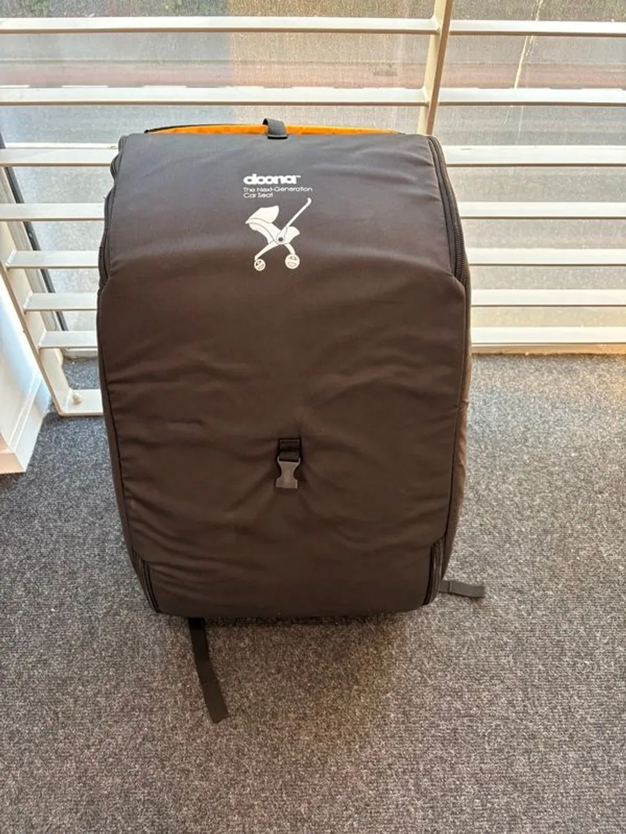 Doona+ Car Seat & Stroller - Full Set with ISOFIX Base, Rain Cover, Newborn Insert & Travel Bags - Image 4