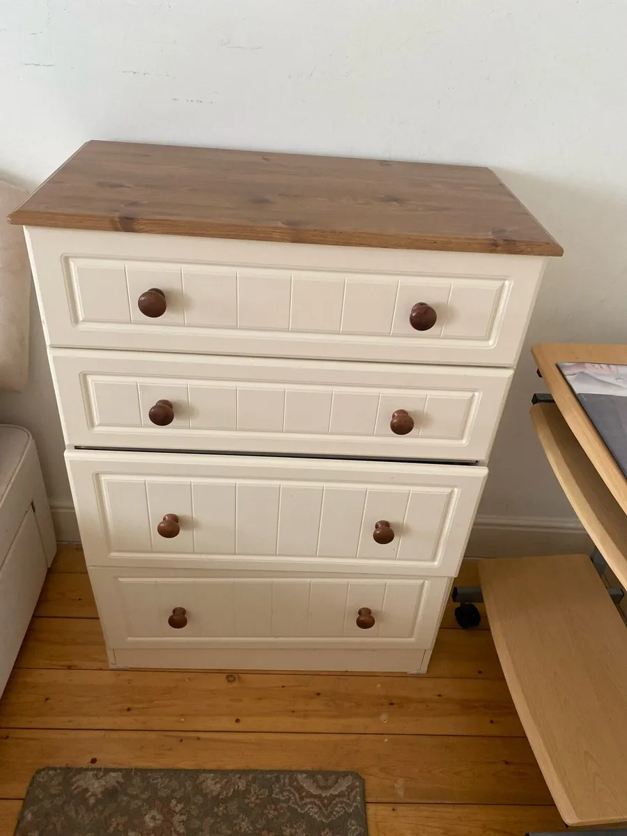 Chest of drawers