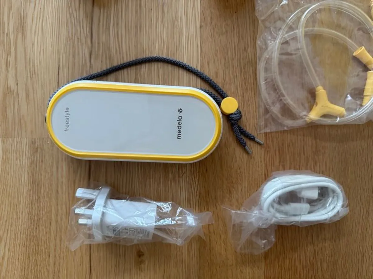 Medela Freestyle Hands-Free Breast Pump - Image 2