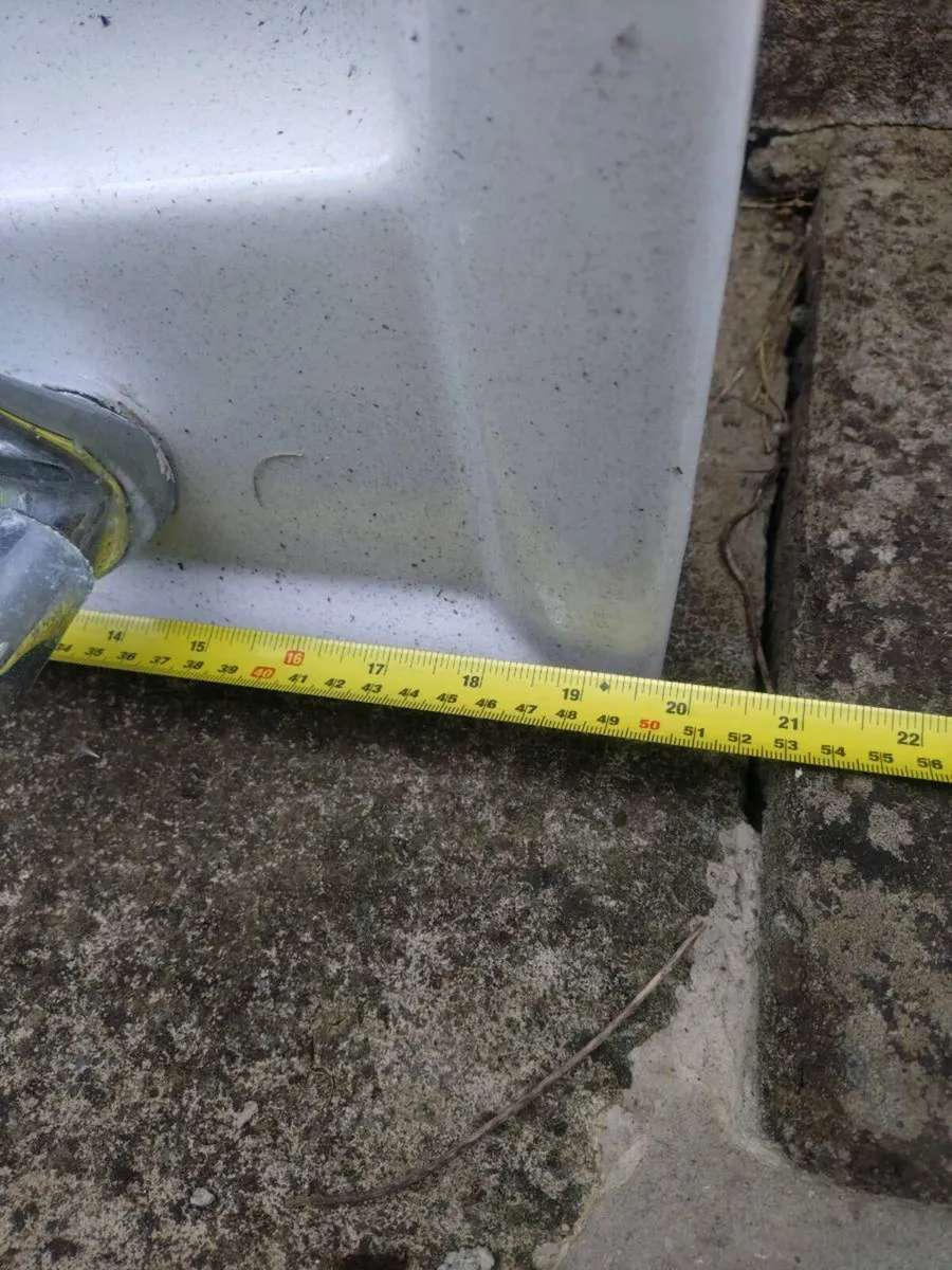 Toilet, cistern, sink and pedestal - Image 3