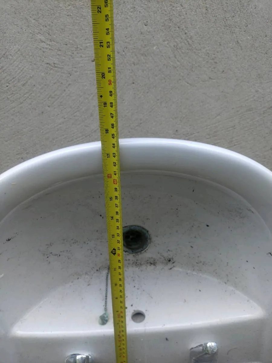 Toilet, cistern, sink and pedestal - Image 4