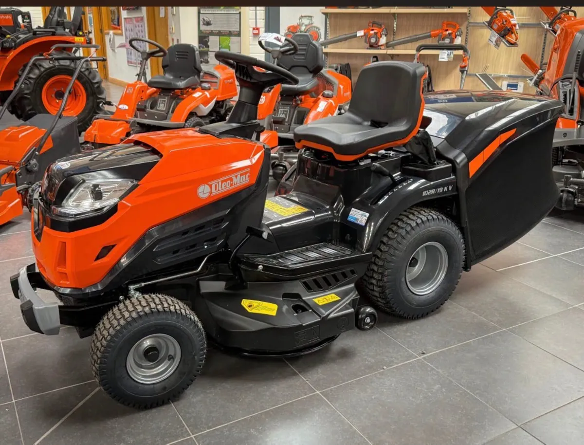 Oleo-Mac ride on lawnmower - Image 4