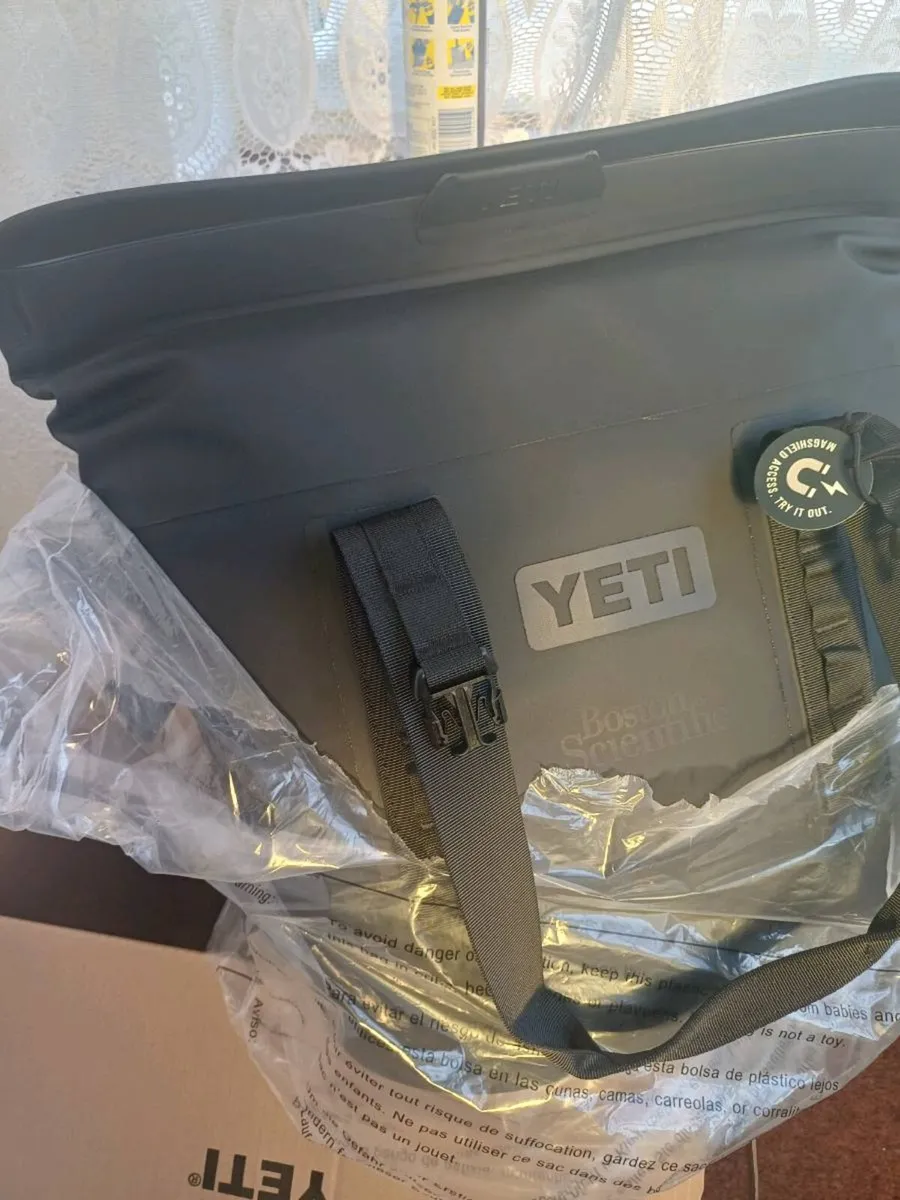 YETI M15 cooler bag - Image 2