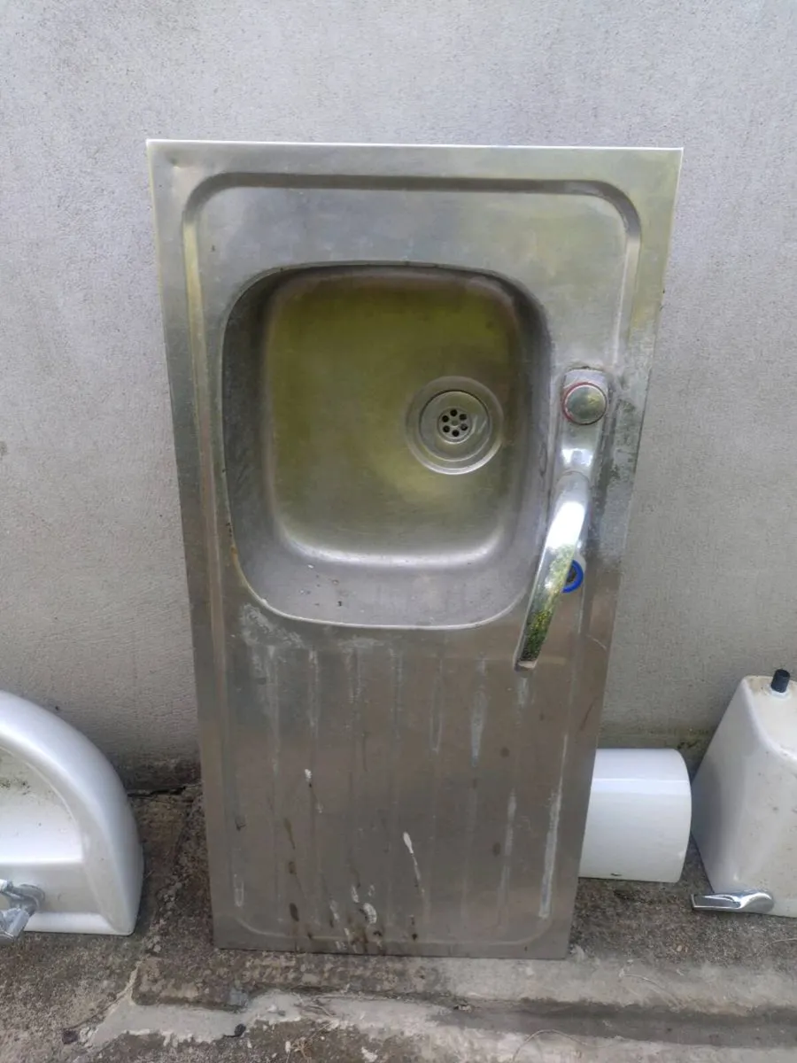 Stainless steel sink - Image 1