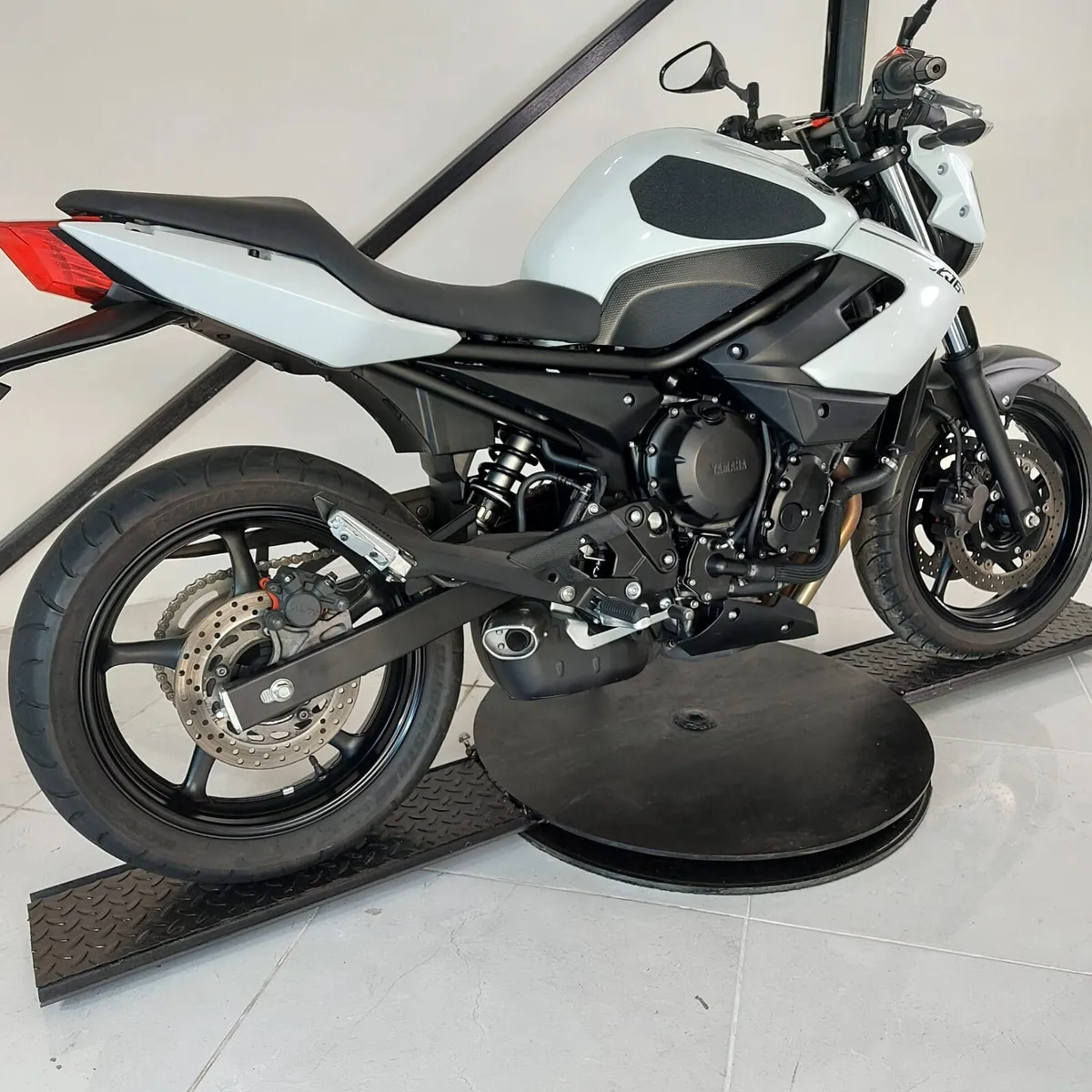 ...2014 YAMAHA XJ6...LOW MILEAGE - Image 4