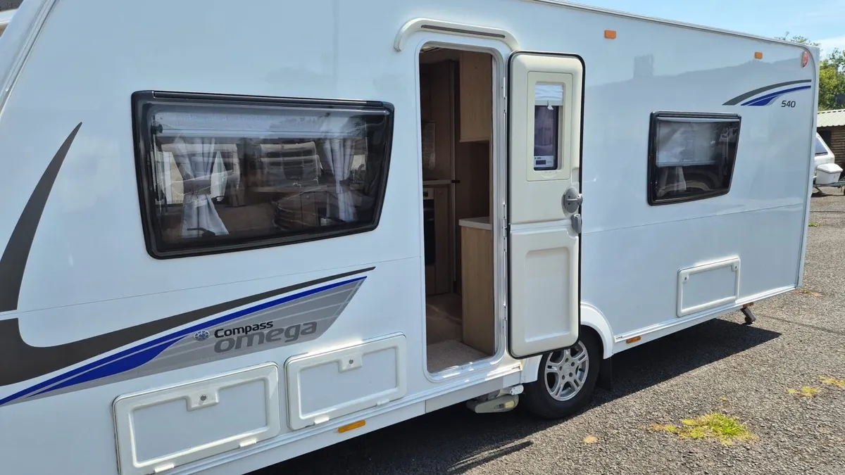 Omega compass 4 berth fixed bed auto movers - Image 2