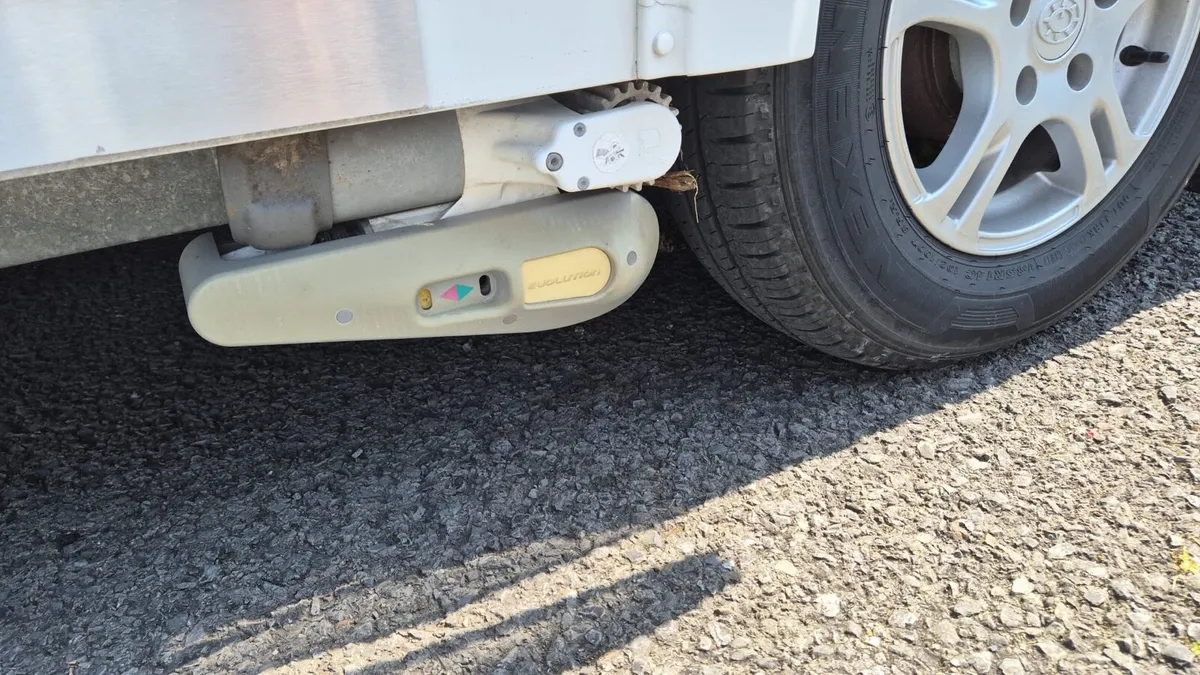 Omega compass 4 berth fixed bed auto movers - Image 3