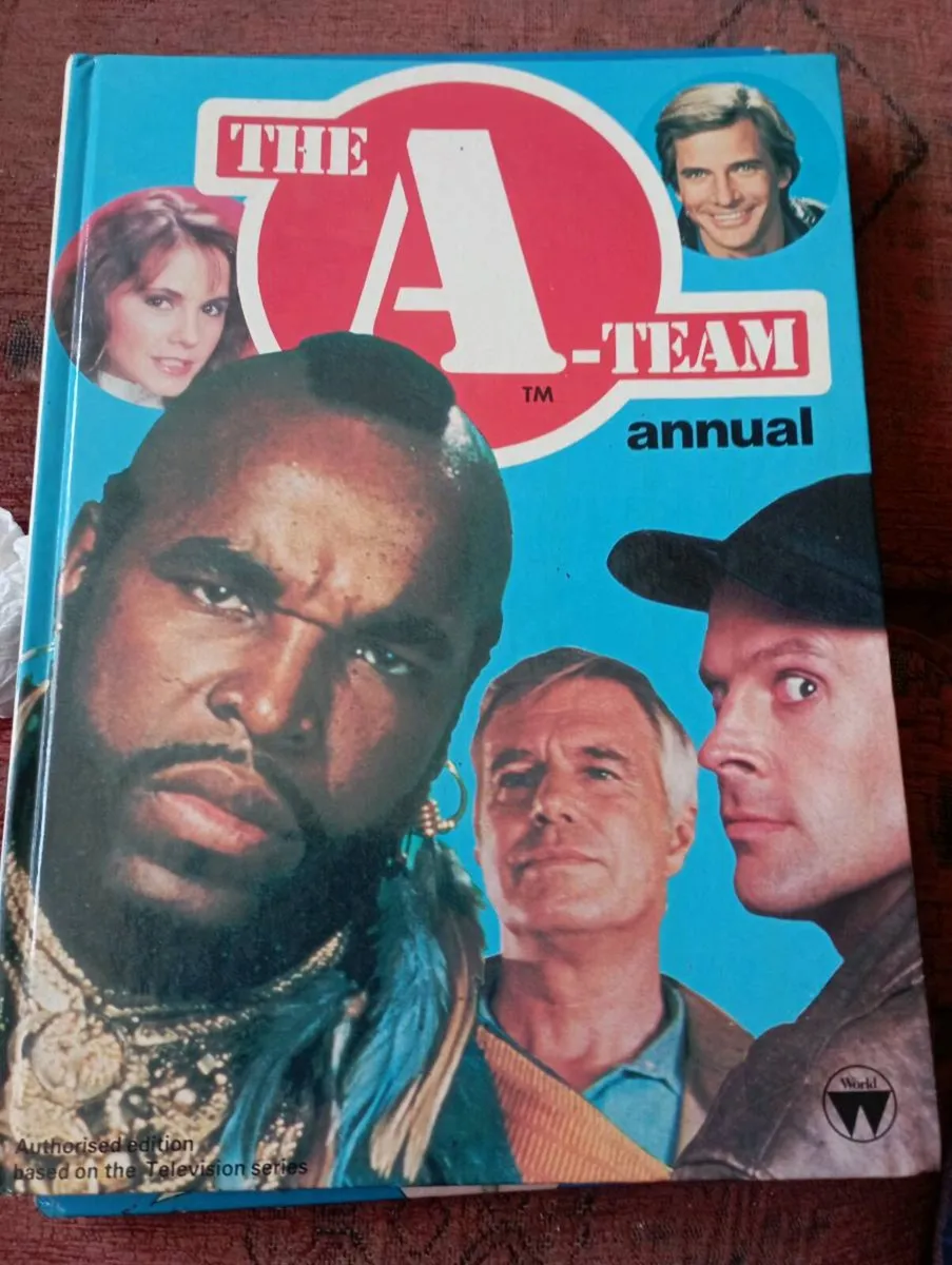VINTAGE 1980s ANNUALS  HIGHLIGHTING CHARACTERS - Image 1