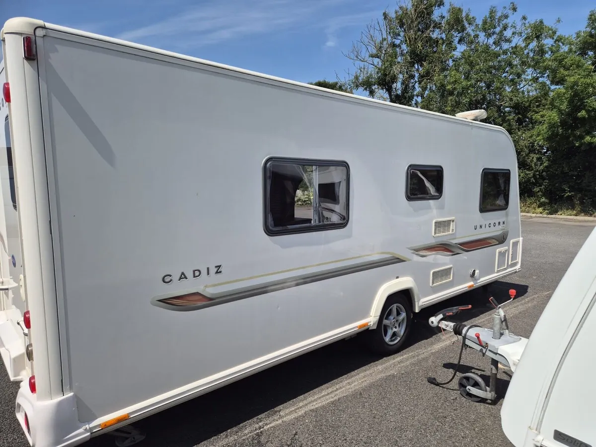 Bailey unicorn 4 berth twin singles end washroom - Image 3