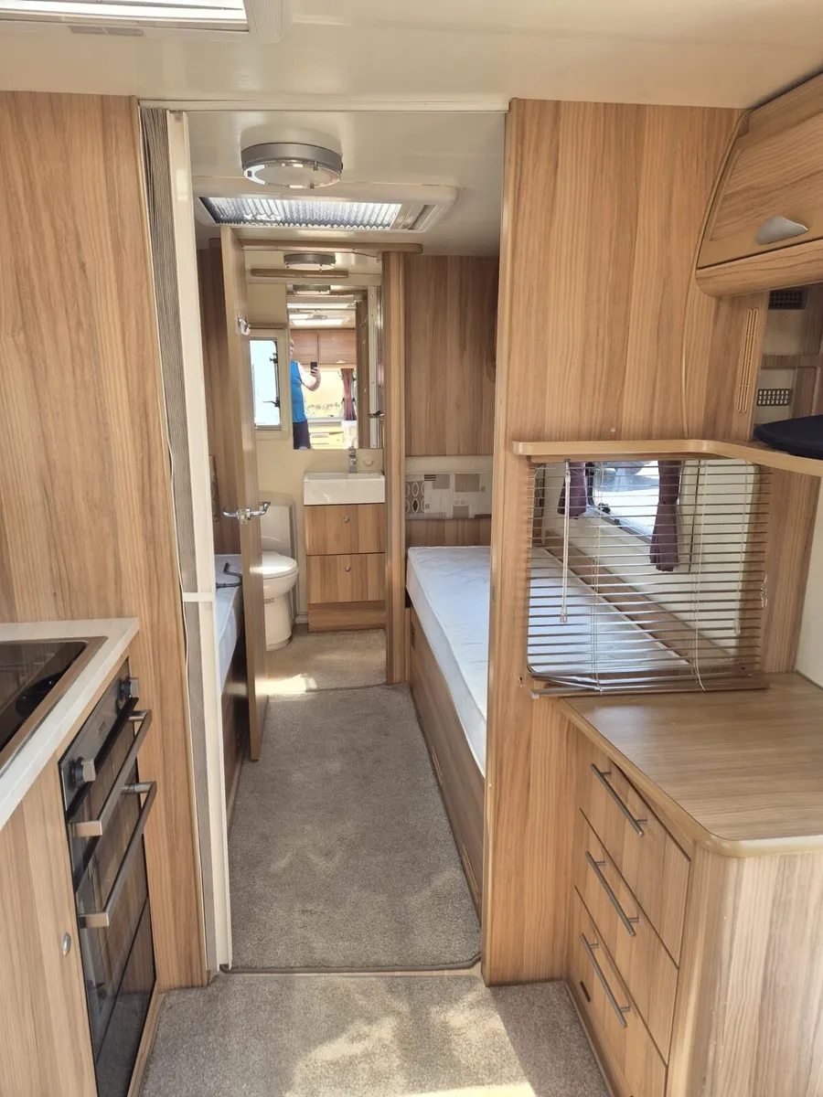 Bailey unicorn 4 berth twin singles end washroom - Image 4