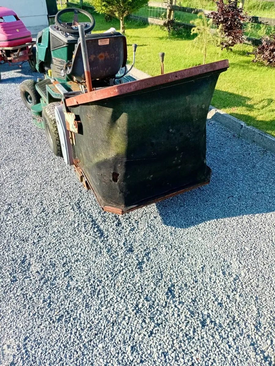 Ride on  lawnmower - Image 3
