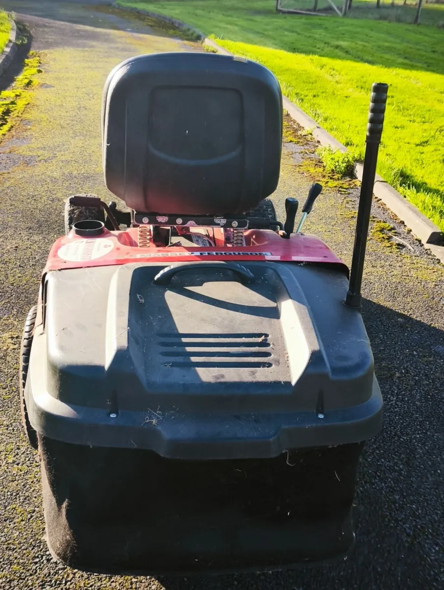 Ride on mower - Image 2