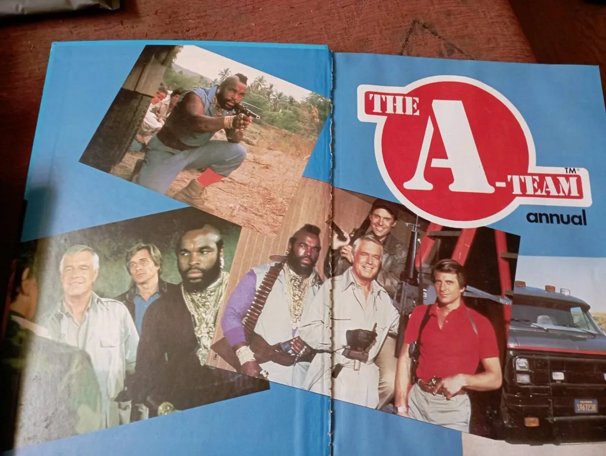 VINTAGE 1980s ANNUALS  HIGHLIGHTING CHARACTERS - Image 3
