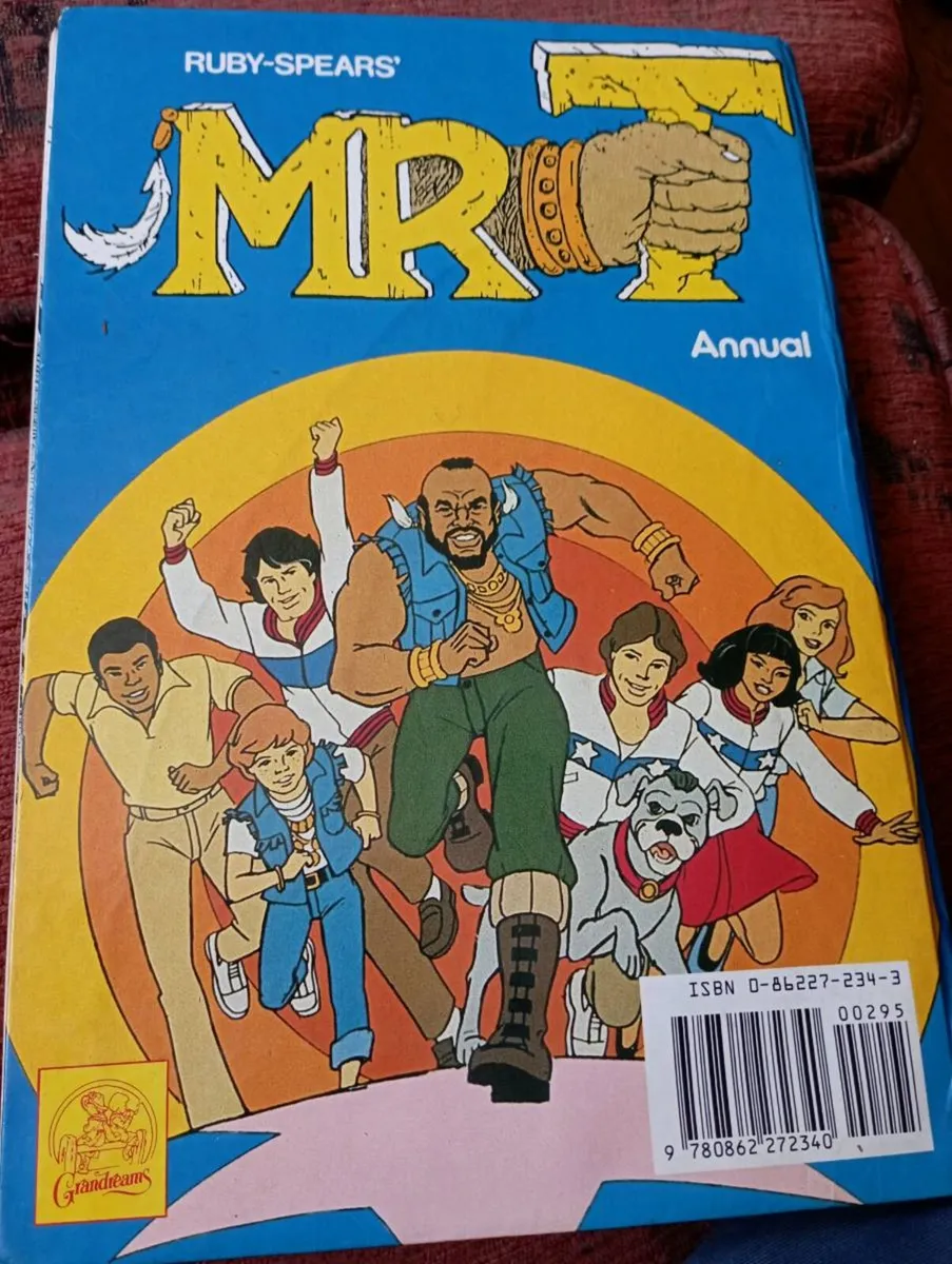 VINTAGE 1980s ANNUALS  HIGHLIGHTING CHARACTERS - Image 4