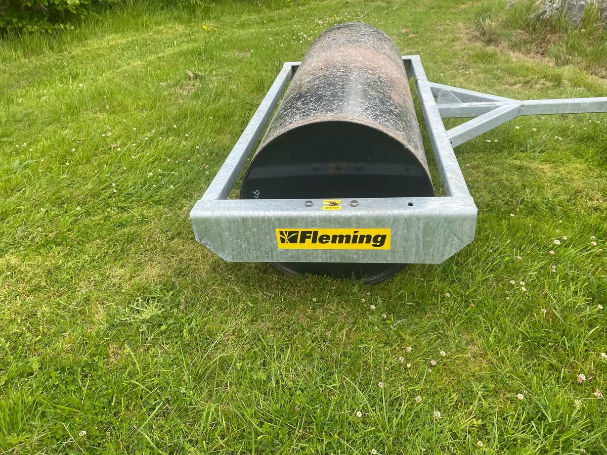 Fleming 5 foot galvanised quad roller - Image 1