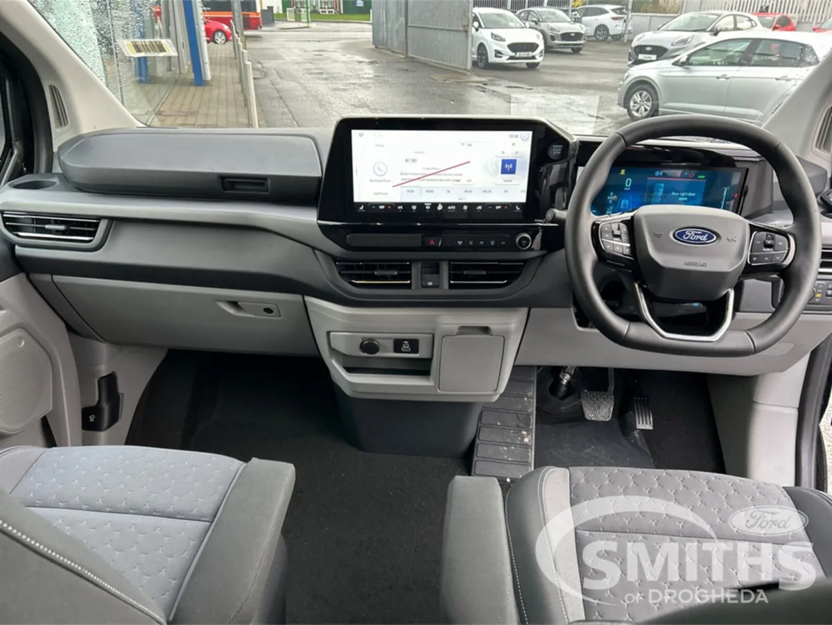 Ford Tourneo Custom TITANIUM (8/9 SEATER) 2.5 PHEV - Image 2
