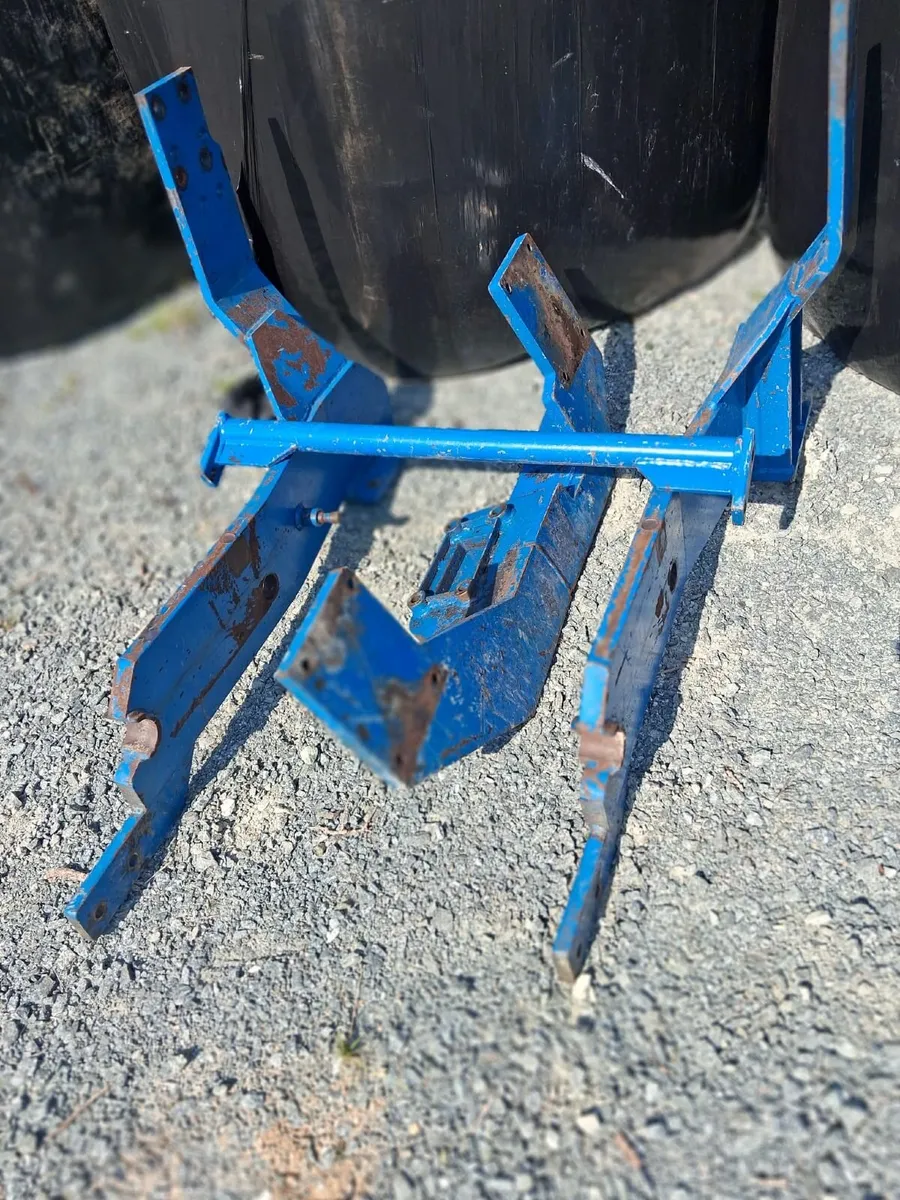 Front loader - Image 2