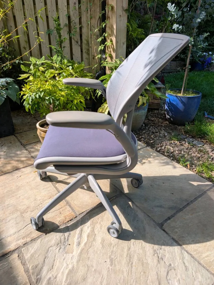 Ergonomic office chair - Image 4