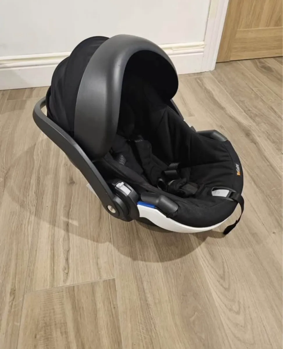BeSafe Car Seat with Isofix base included - Image 1