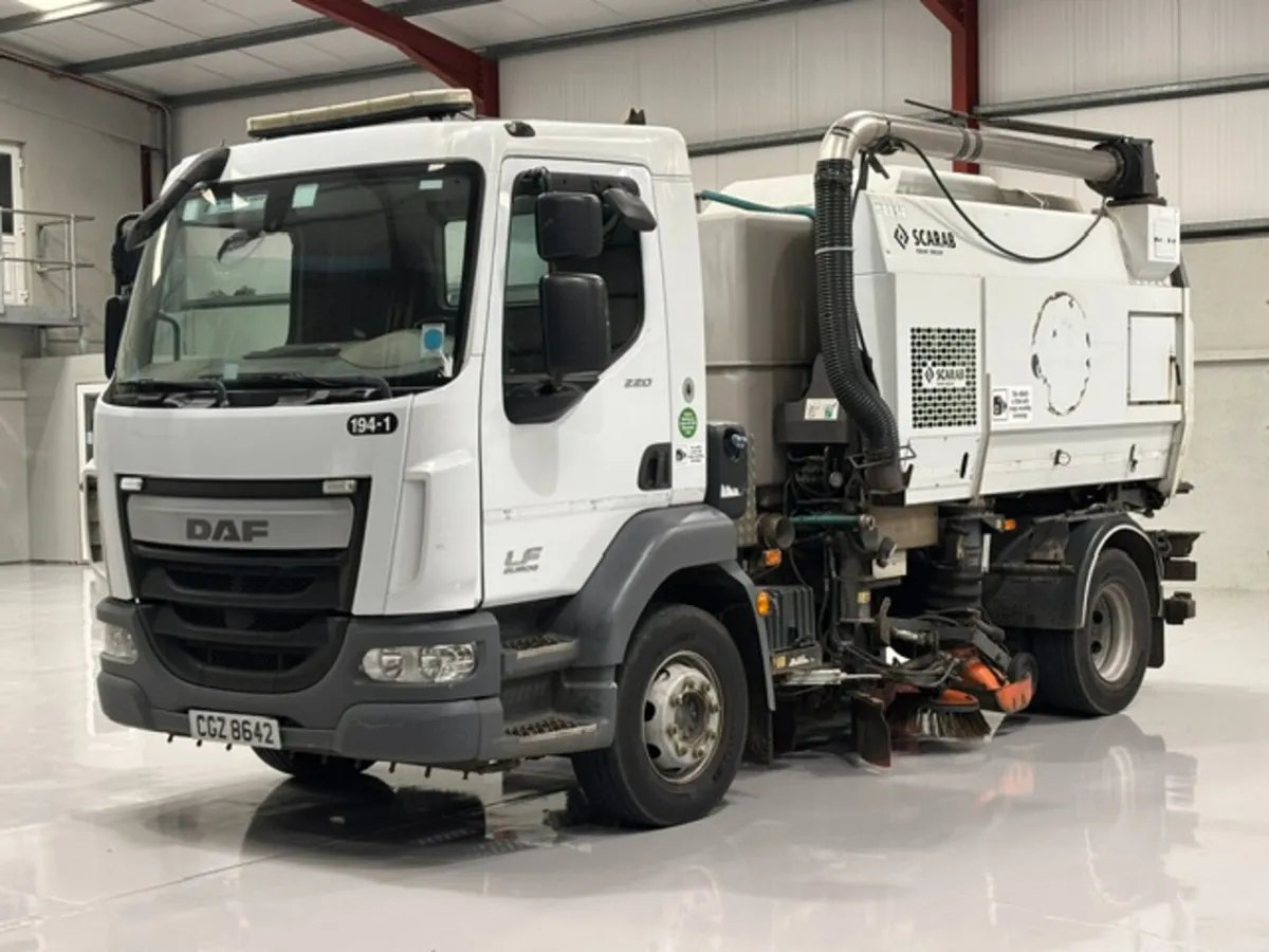 2016 DAF LF 220 4X2 15 TON ROAD SWEEPER - Image 3