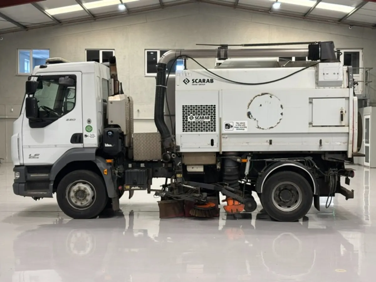 2016 DAF LF 220 4X2 15 TON ROAD SWEEPER - Image 4