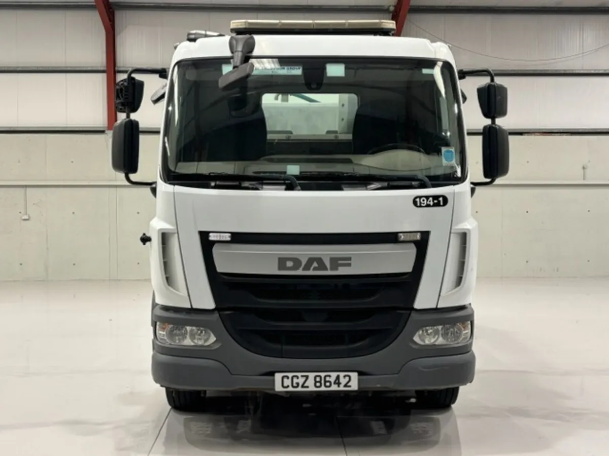 2016 DAF LF 220 4X2 15 TON ROAD SWEEPER - Image 2