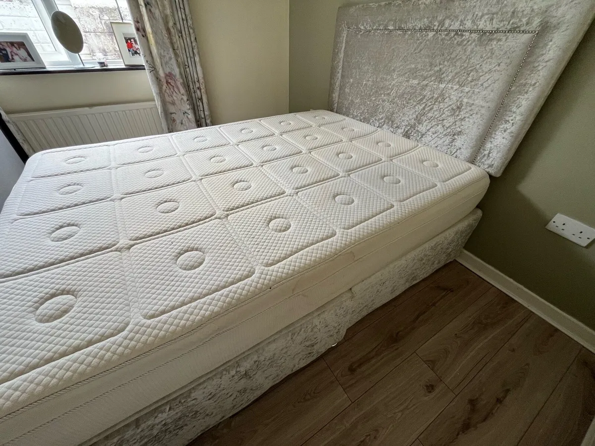 Double bed and mattress - Image 3