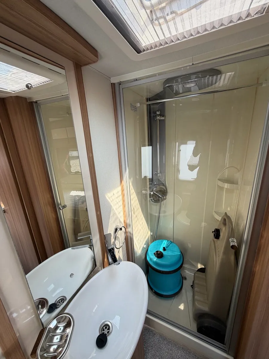 Lunar lexon 570-high-spec 4-berth - Image 2