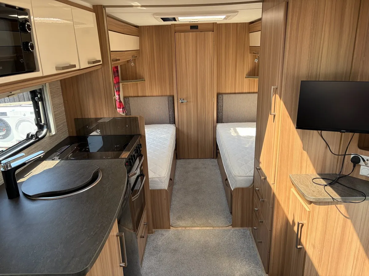 Lunar lexon 570-high-spec 4-berth - Image 4