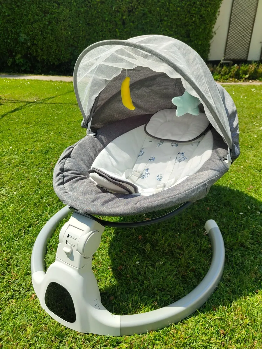Mia electric baby swing -- Excellent condition - Image 4