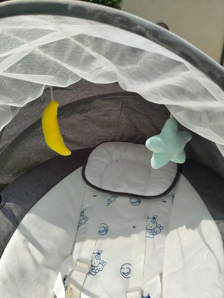 Mia electric baby swing -- Excellent condition - Image 2