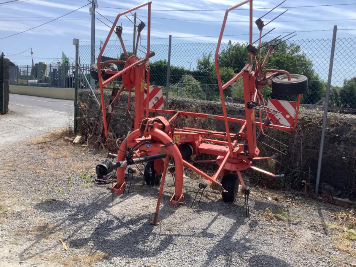 Kuhn 4 rotor Tedder - Image 1