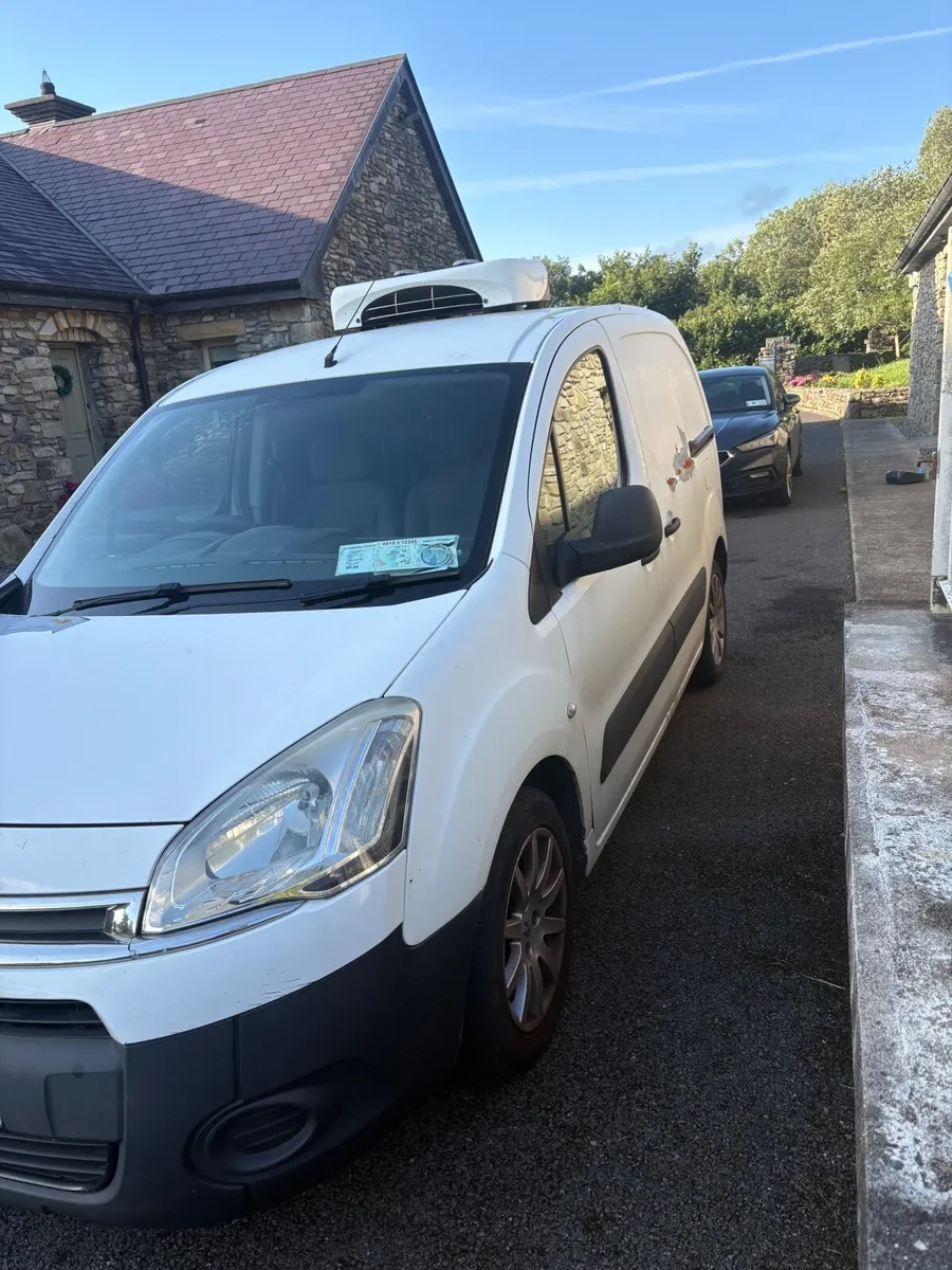 Van - Image 2