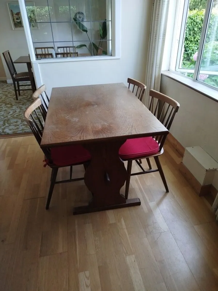 Table and four chairs - Image 1