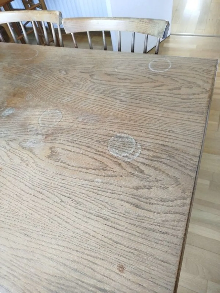 Table and four chairs - Image 2
