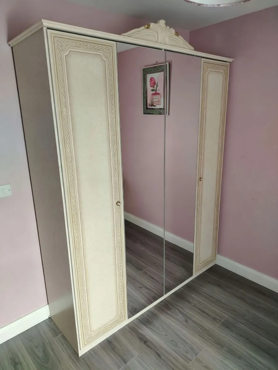 Italian bedroom furniture - Image 1