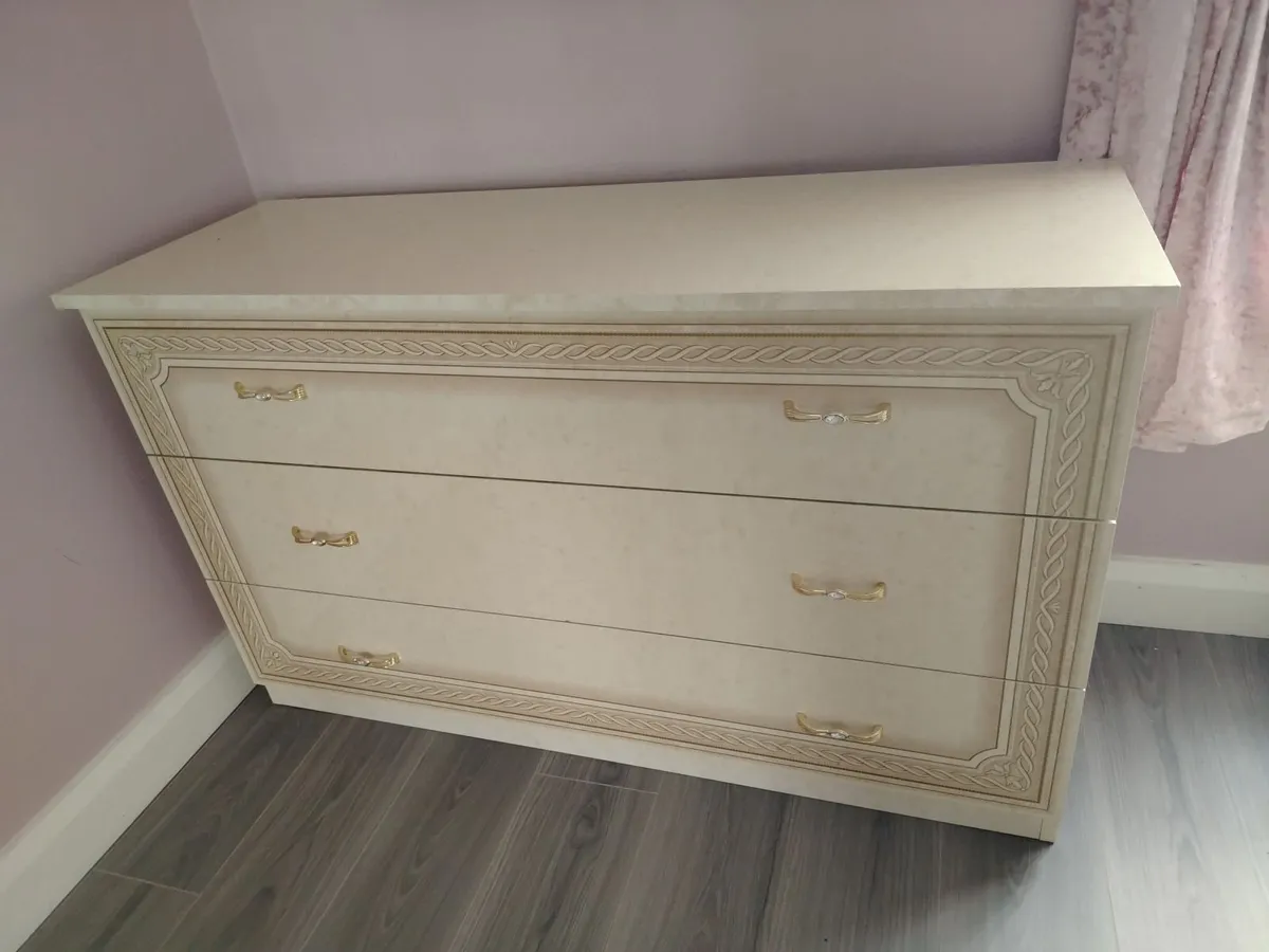 Italian bedroom furniture - Image 3