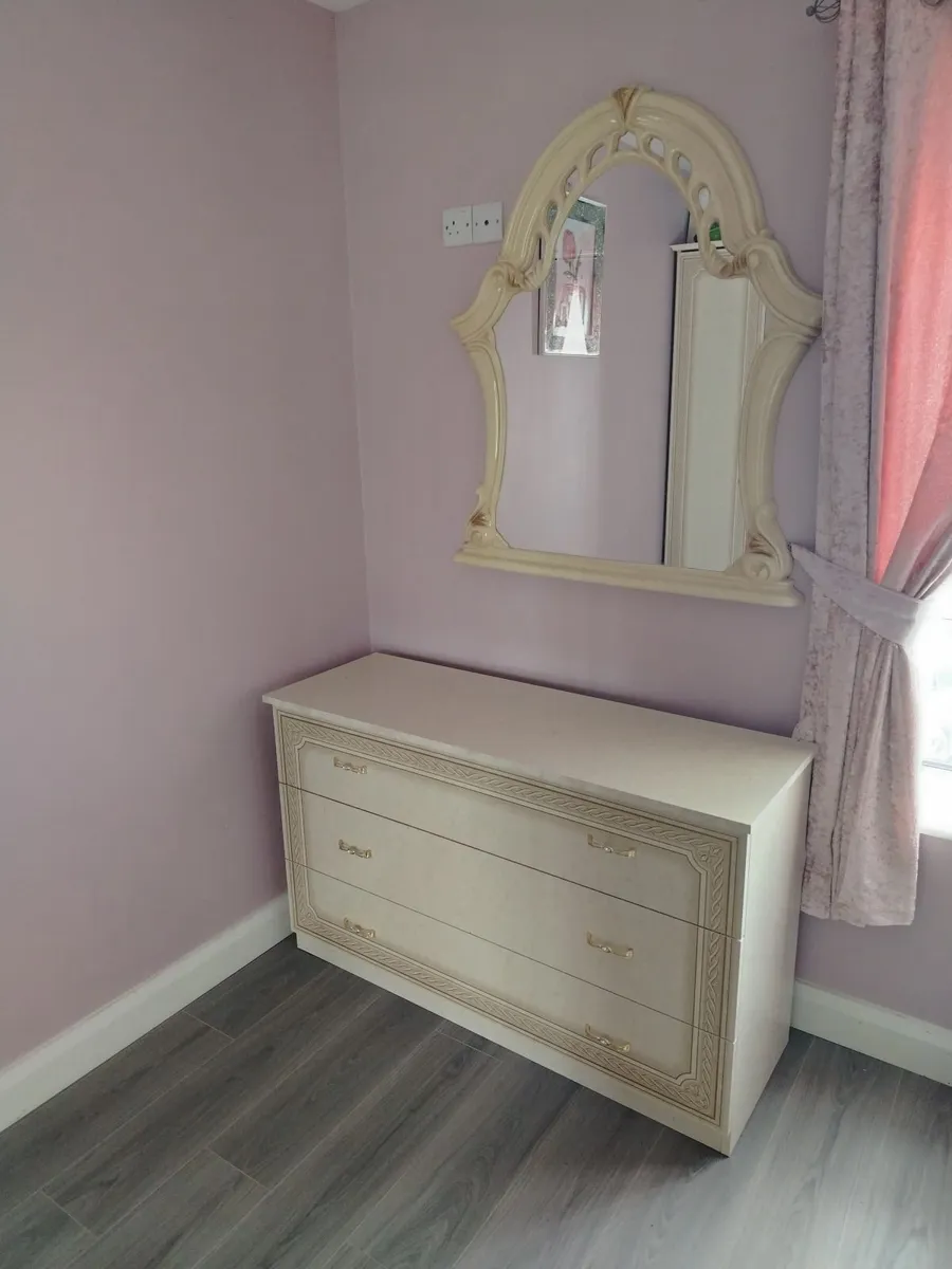 Italian bedroom furniture - Image 2