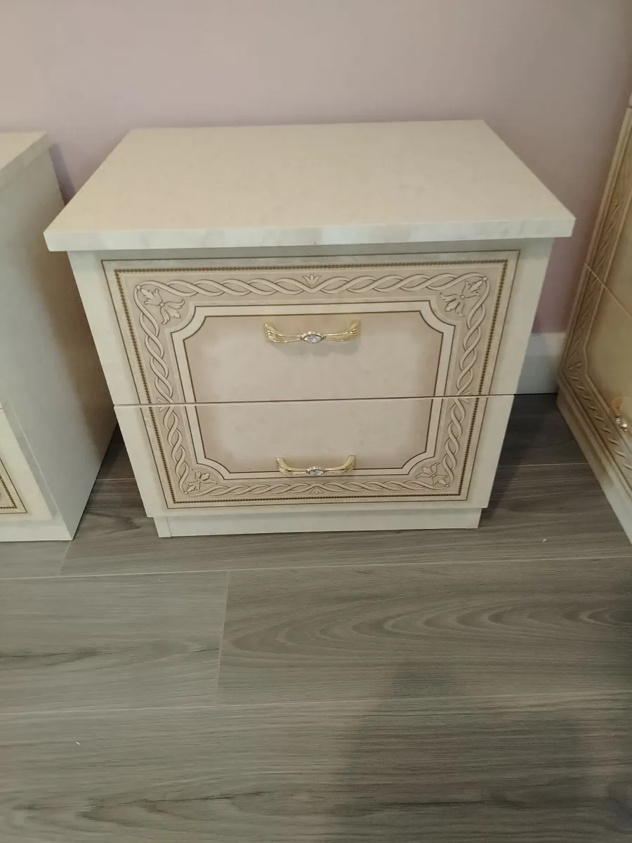 Italian bedroom furniture - Image 4