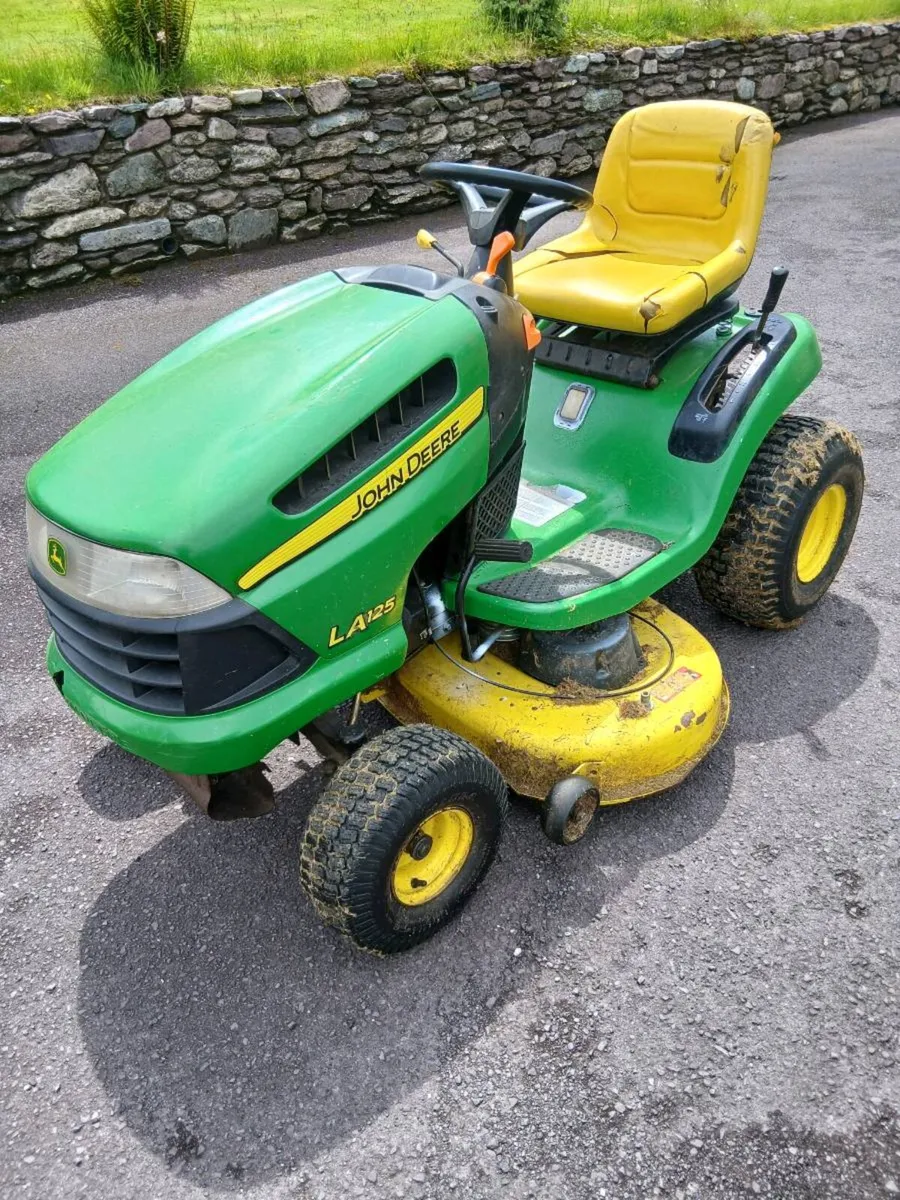 John Deere LA 125 ride on mower - Image 2