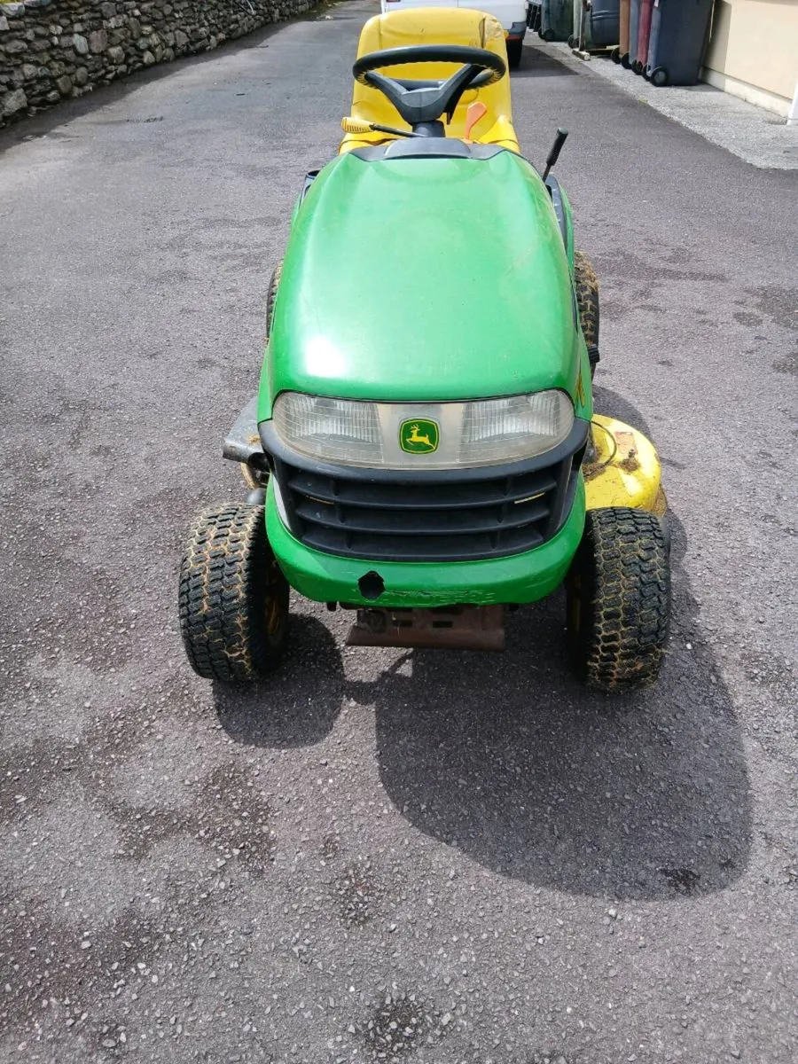 John Deere LA 125 ride on mower - Image 3