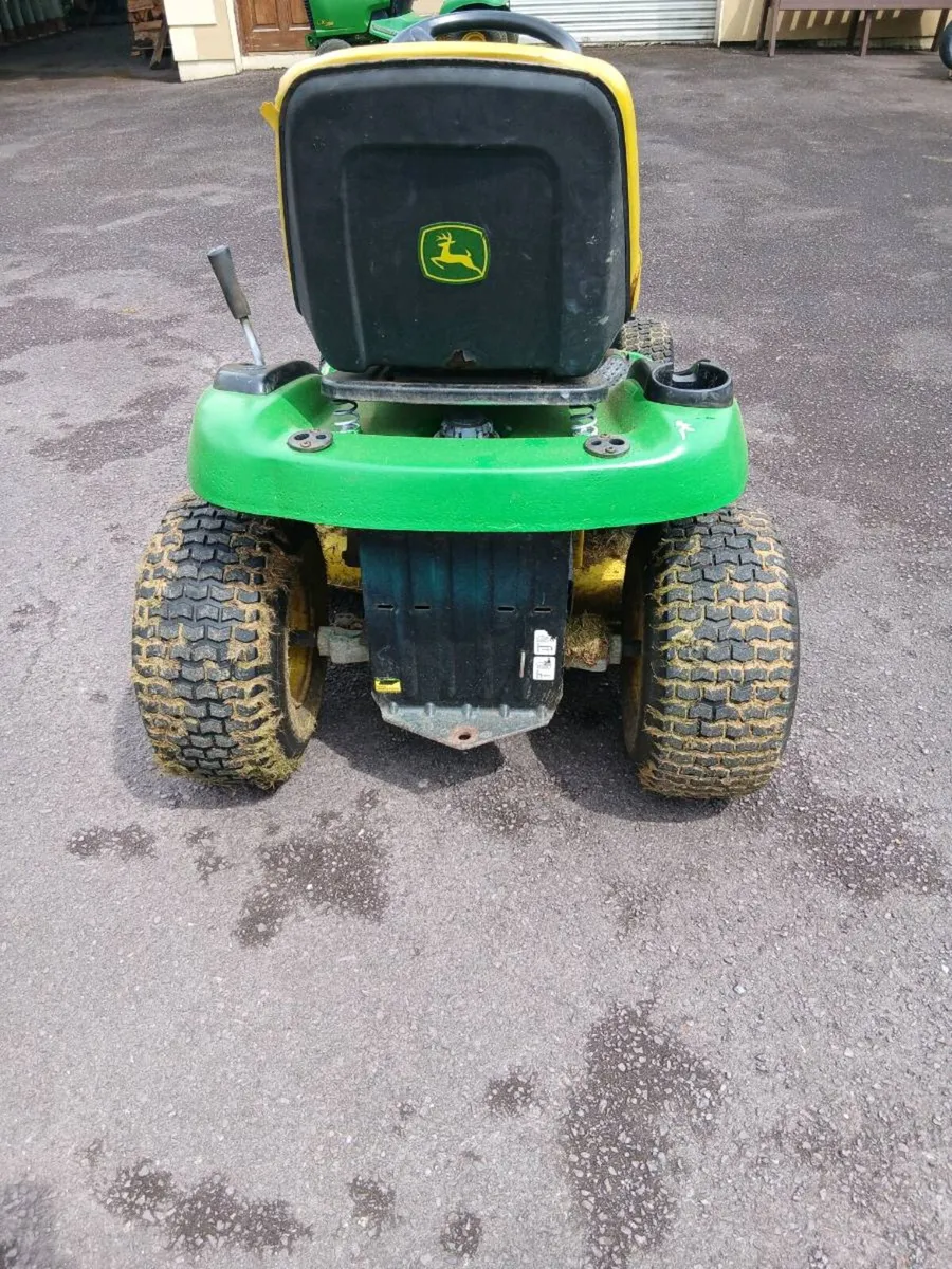 John Deere LA 125 ride on mower - Image 4