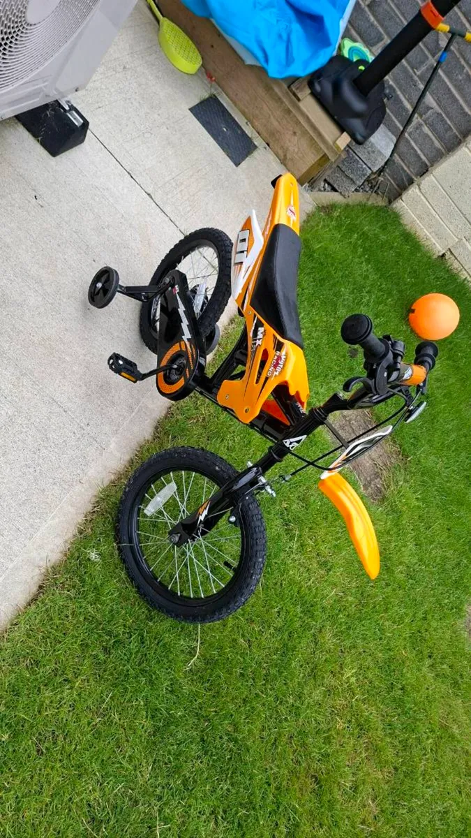 Boys bike - Image 1