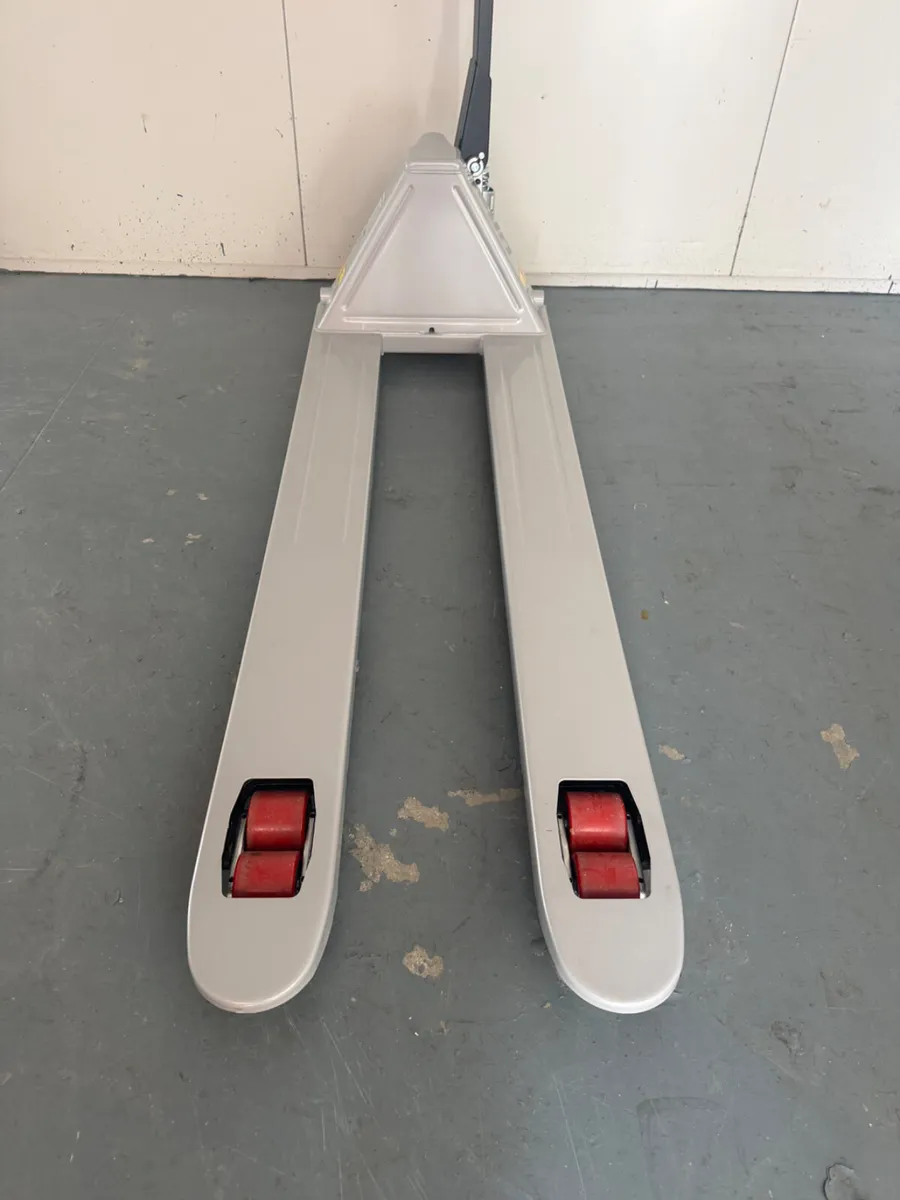 Pallet Truck 1.5m - Image 3
