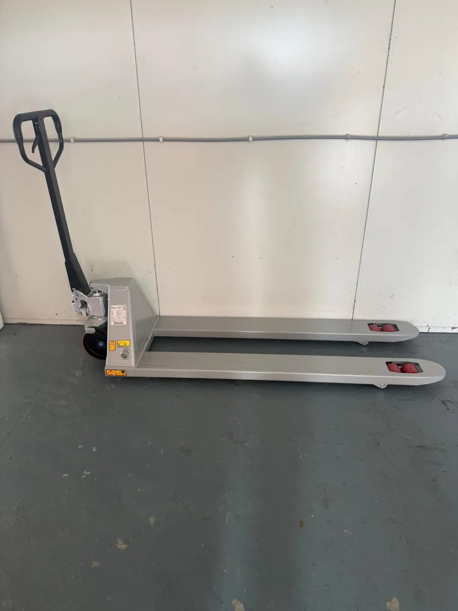 Pallet Truck 1.5m - Image 1