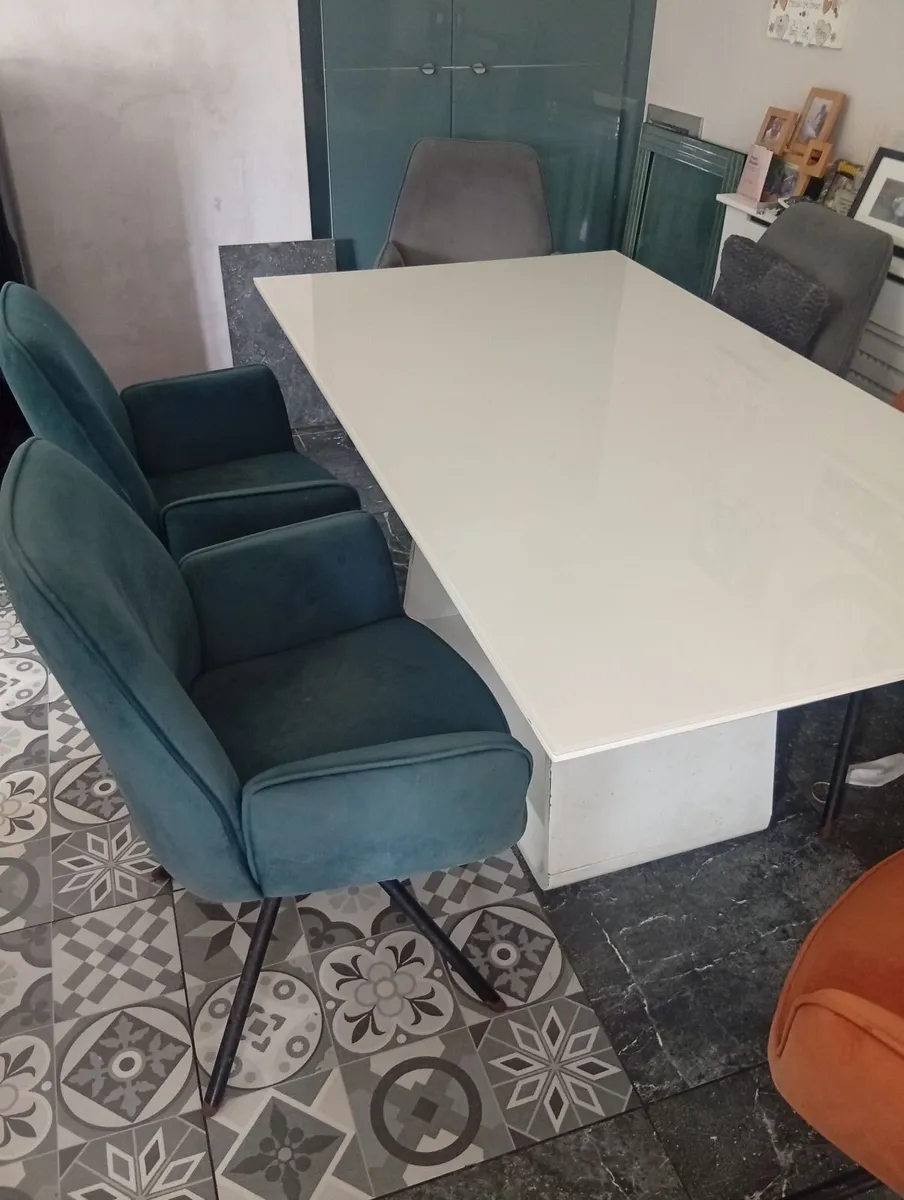 Dining Room Table and 6 Chairs - Image 1